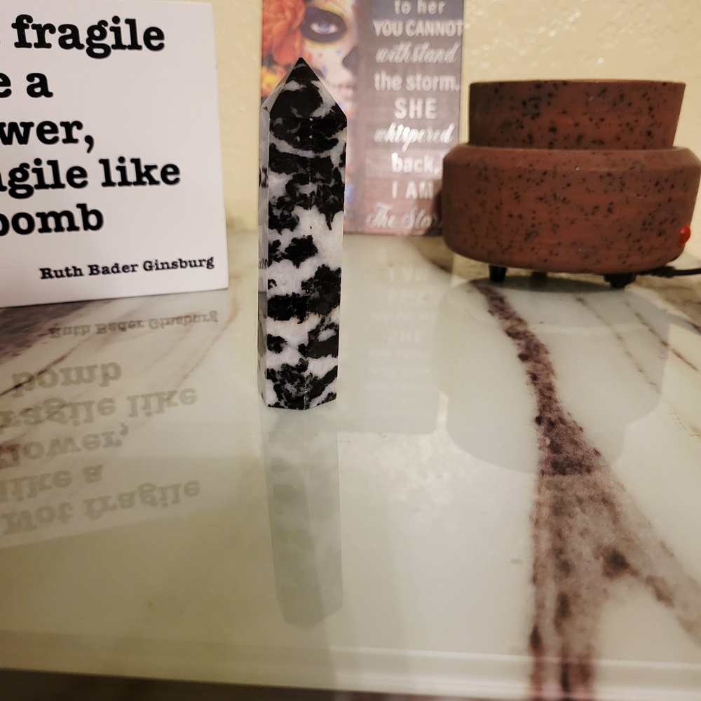 Black and White Crystal Tower - Picture 1 of 3